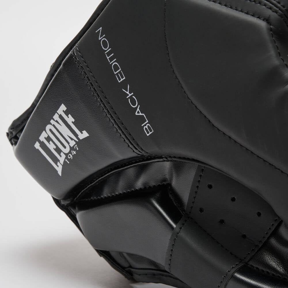 Kask bokserski BLACK EDITION marki Leone1947